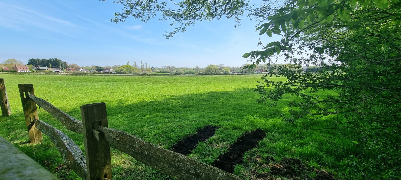 HHE Showground: serene outdoor venue with lush field for events and retreats.