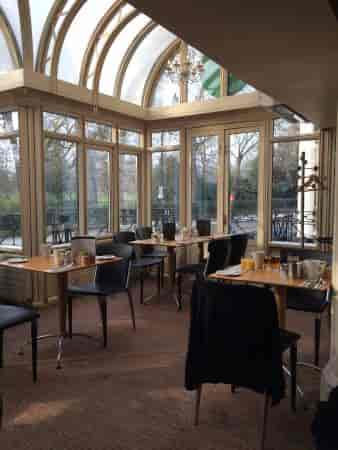 Bright dining space at Corus Hotel, perfect for meetings and breakfast events.