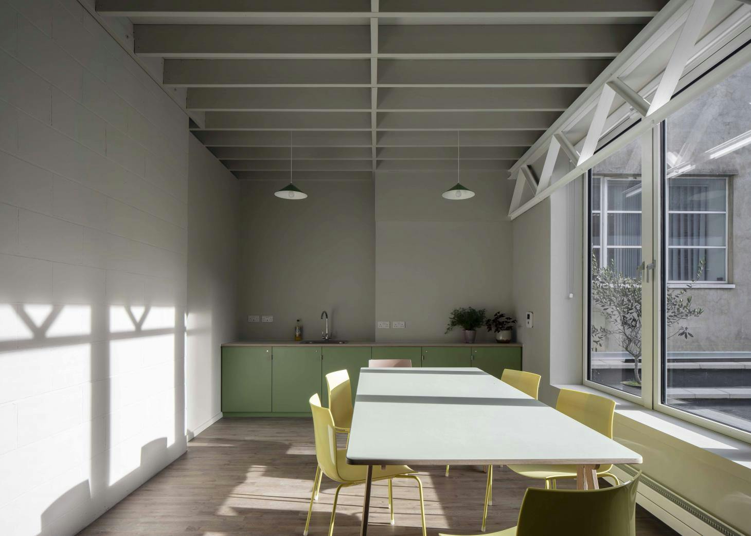 Modern meeting space in Holborn House with natural light for collaborative events.