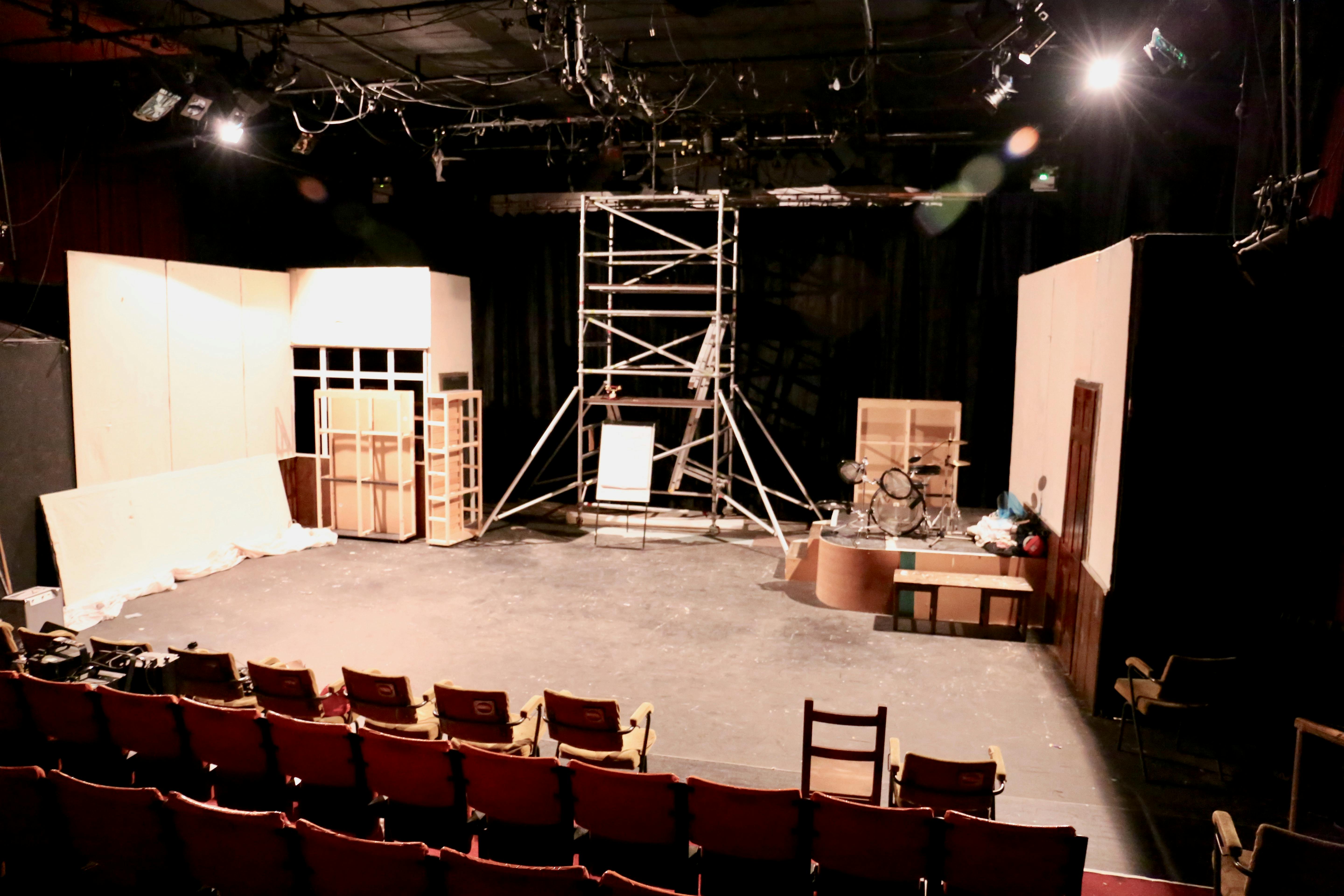 Versatile CYTO theatre stage with scaffolding, ideal for performances and events.