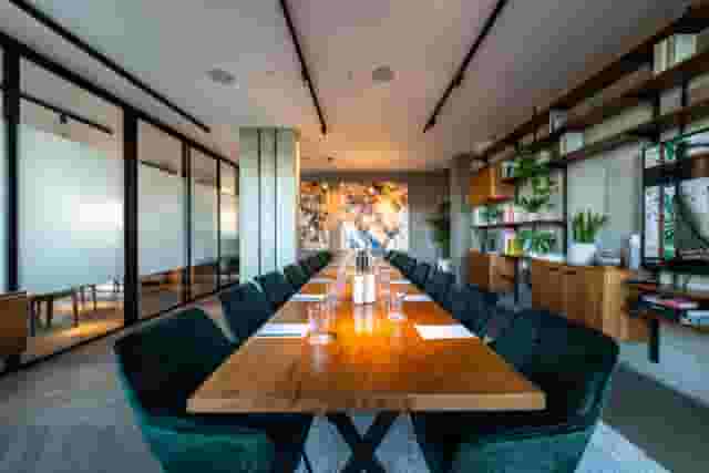East Side Suite 