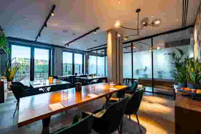 East Side Suite 