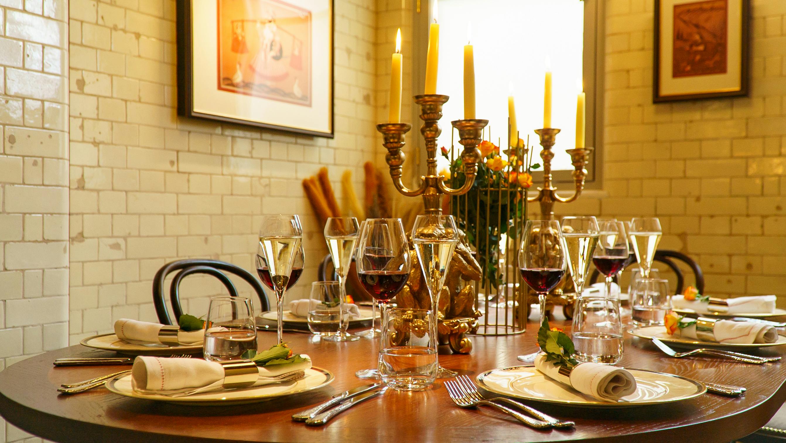 Elegant dining table in The Watch Room, perfect for upscale events and intimate gatherings.