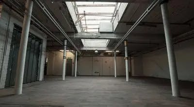INCA Distressed Warehouse: spacious industrial venue for photo shoots and events.