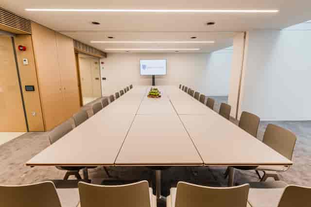 Lincoln's Inn Ashworth Centre boardroom, modern, AV, corporate meeting