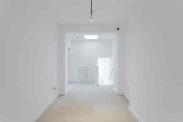 Minimalist gallery space with natural light, ideal for events and networking.