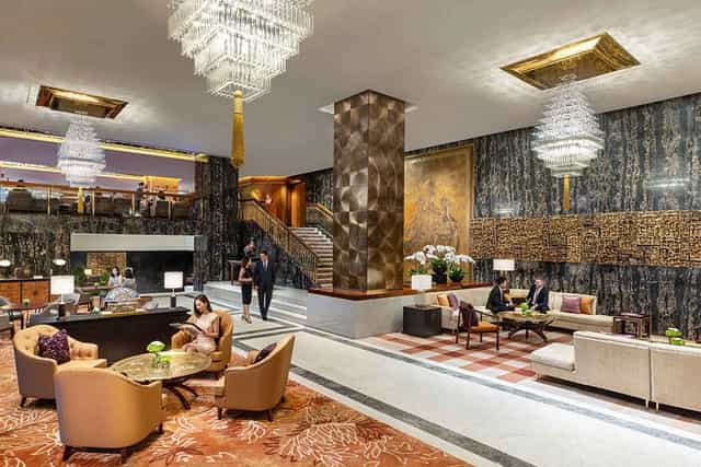 Luxurious Mandarin Oriental Hotel lobby with elegant decor, perfect for events and meetings.