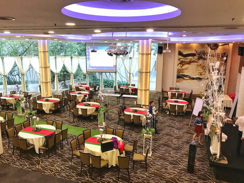 Cornerstone Event space with round tables, ideal for corporate meetings and social gatherings.