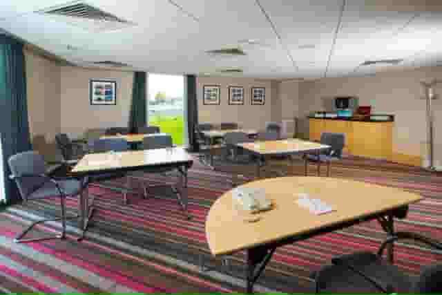 Holiday Inn Express London Epsom Downs