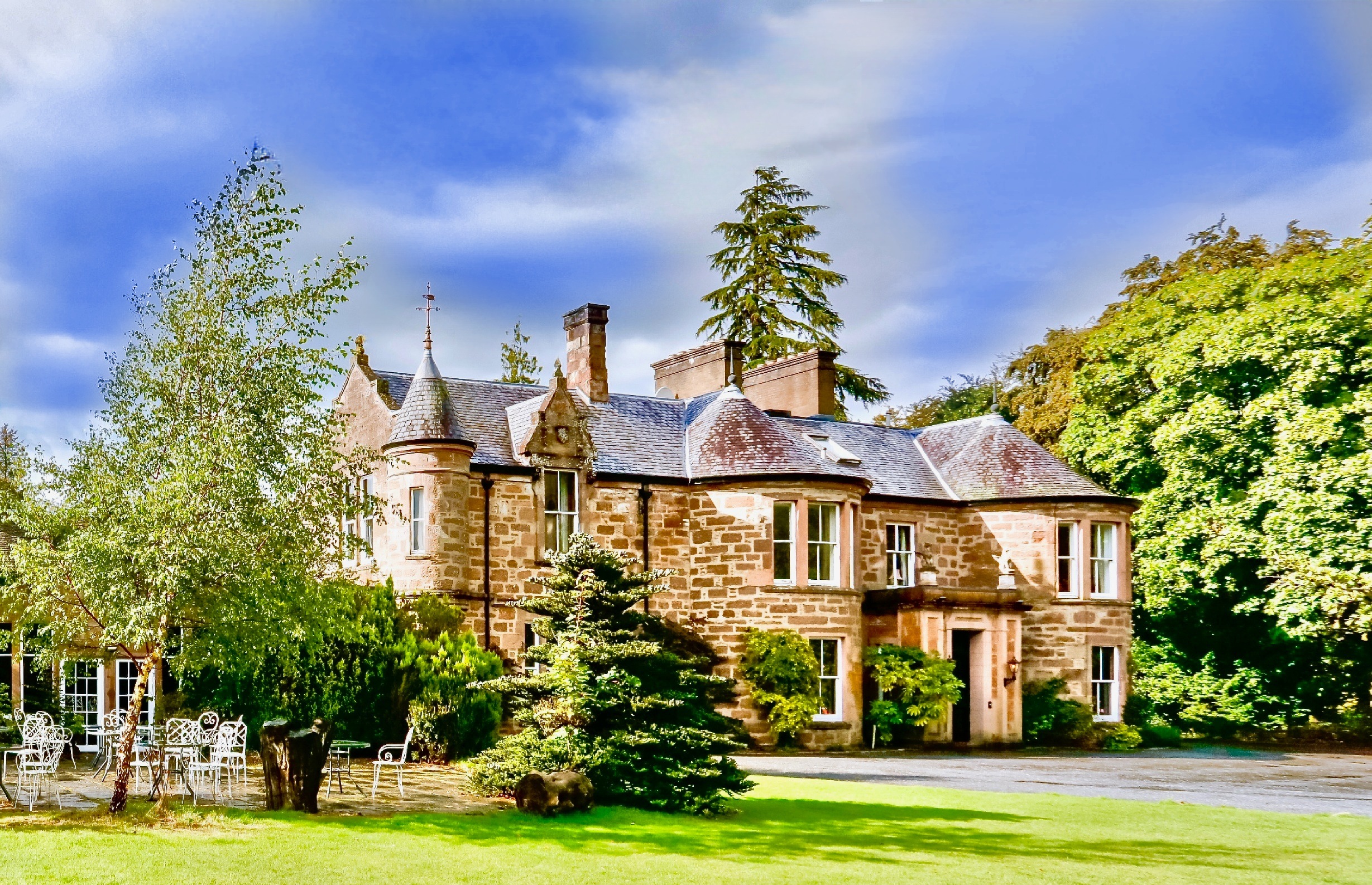 Historic McArthur Manor, elegant mansion venue for weddings and events in lush greenery.