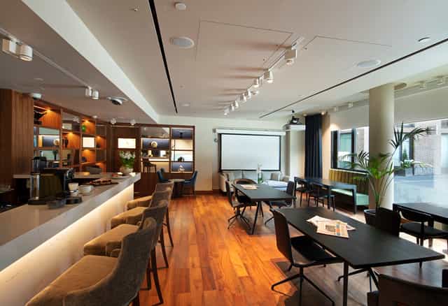 Crescent Suite meeting space with bar, ideal for workshops and conferences.