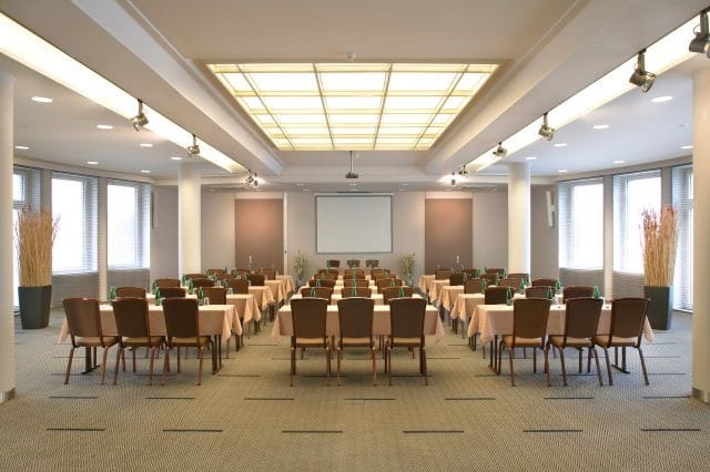Corporate meeting space in Jalta Boutique with flexible seating and natural light.