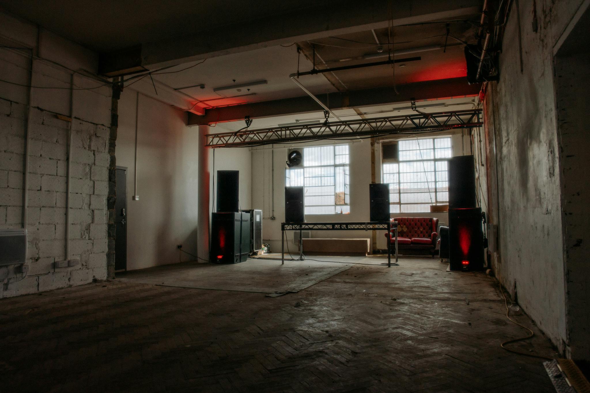 Hot House event space with industrial vibe, ideal for parties and presentations.