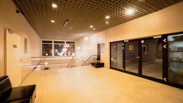 Spacious entryway at Balcony am Fernsehturm, ideal for events and networking.