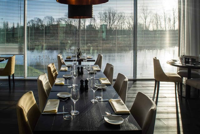Stylish dining room Rijvissche for intimate meetings and events with natural light.