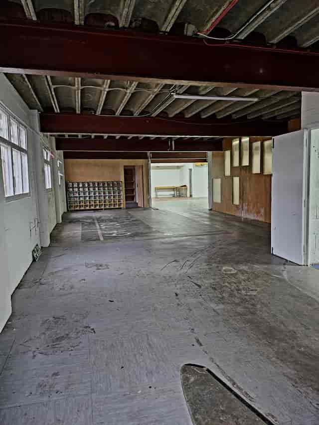 Versatile Warehouse Studio in Catford Mews for meetings and events, featuring natural light.