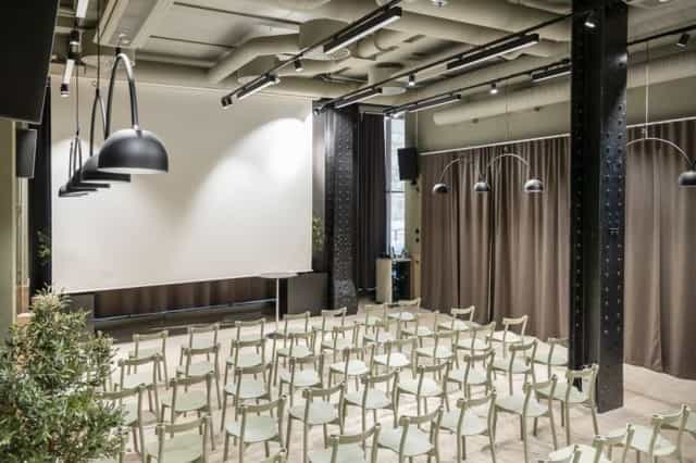 Versatile event space in Chambre Champagne Stockholm with modern lighting for corporate meetings.
