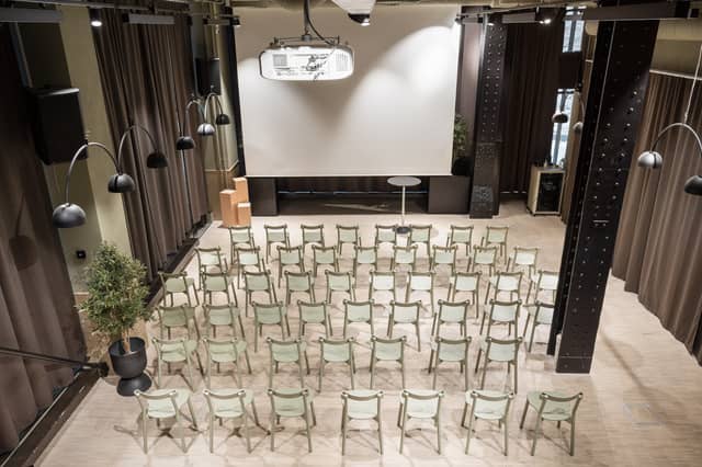 Event space in Chambre Champagne Stockholm, featuring chairs for a seminar presentation.