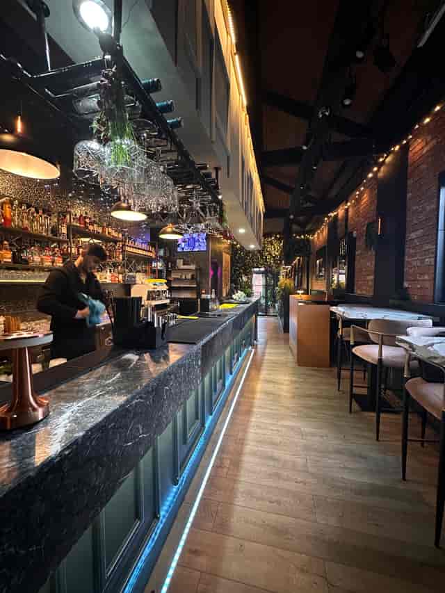 Stylish Ora Lounge bar with marble countertop, perfect for cocktail parties and networking events.