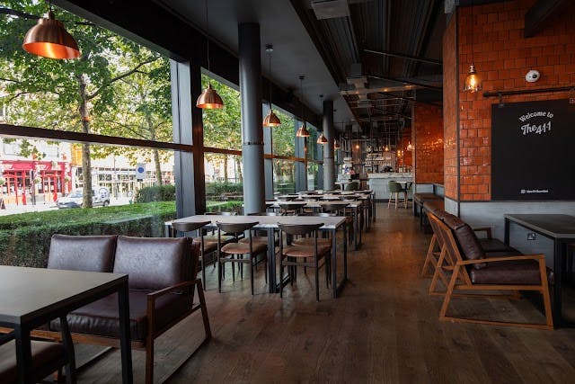 Modern event venue with natural light, ideal for meetings and gatherings.
