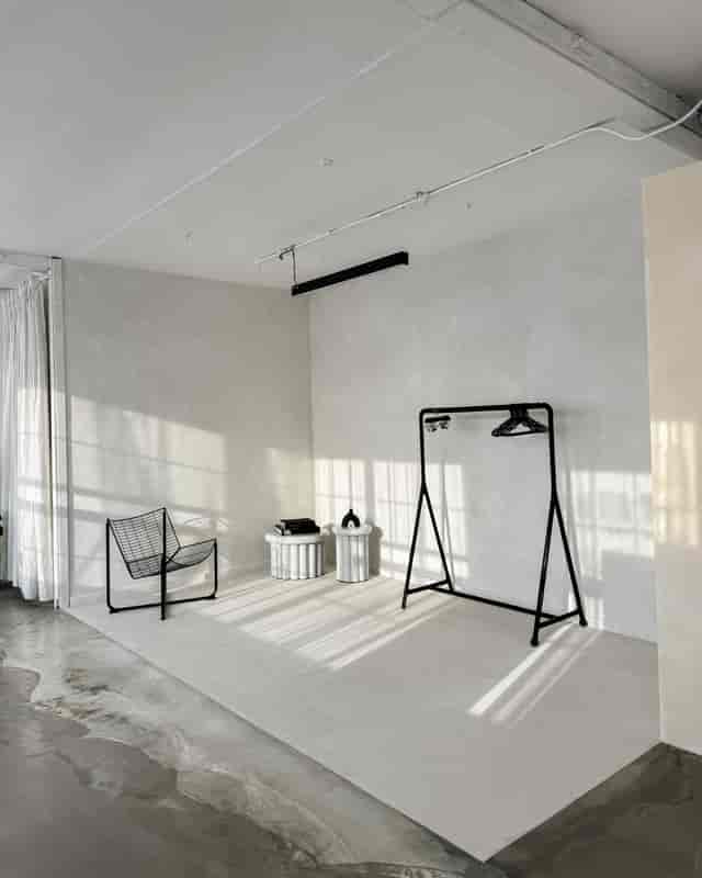 Minimalist event space at Sumei Studios, ideal for workshops and gatherings.