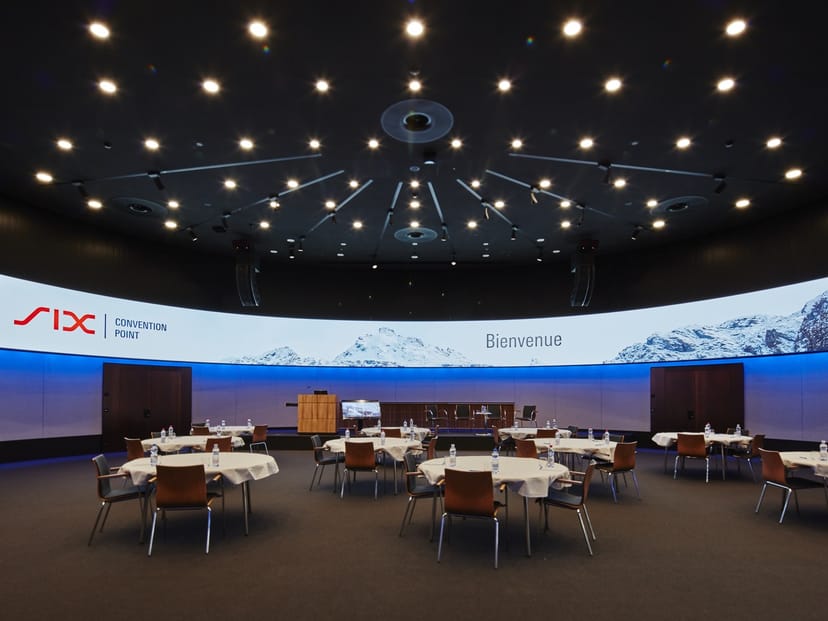 Modern event space with round tables, ideal for meetings and networking at Six Convention Point.