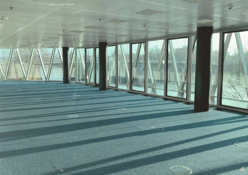 Westhafen Tower event space with large windows, ideal for meetings and workshops.