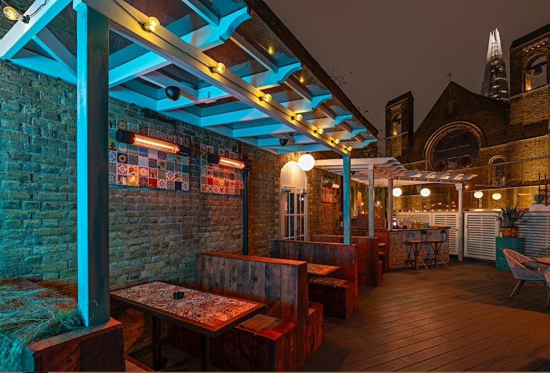 Stylish outdoor venue with city skyline, perfect for evening events and gatherings.