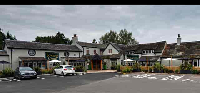 Charming Bowling Green venue with greenery, perfect for events and meetings.