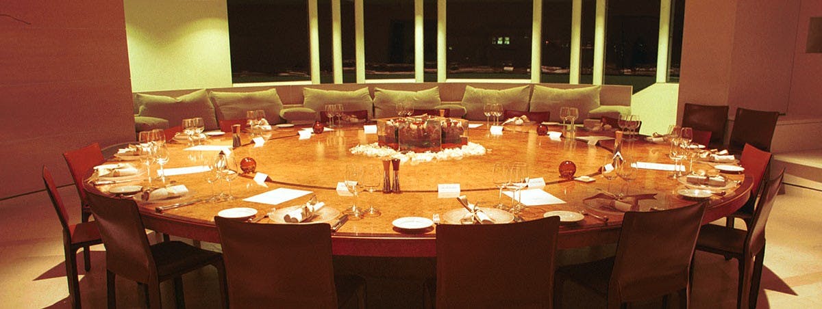 Elegant round dining setup in Board and Bute Rooms, ideal for executive dinners and events.