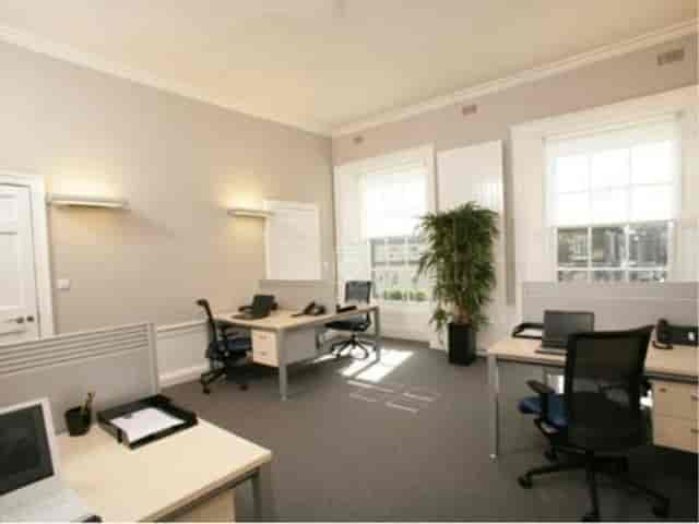 Bright modern serviced office with ergonomic workstations for collaborative meetings.