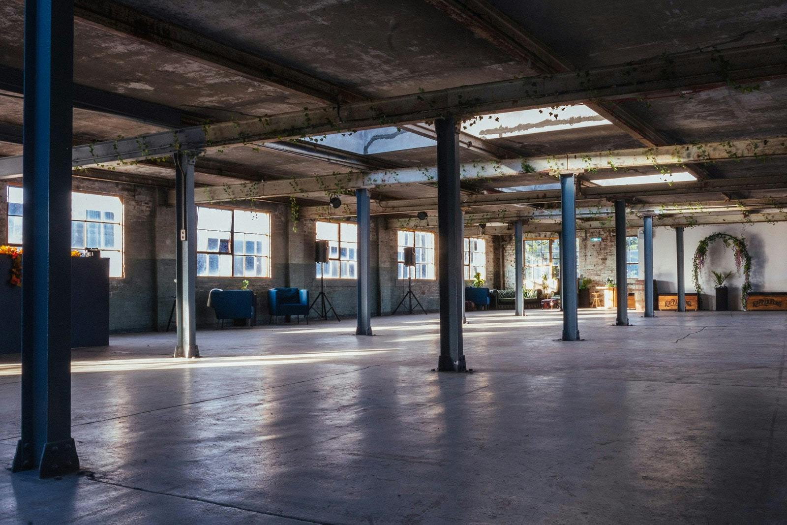 Spacious industrial venue with natural light, ideal for corporate events and workshops.