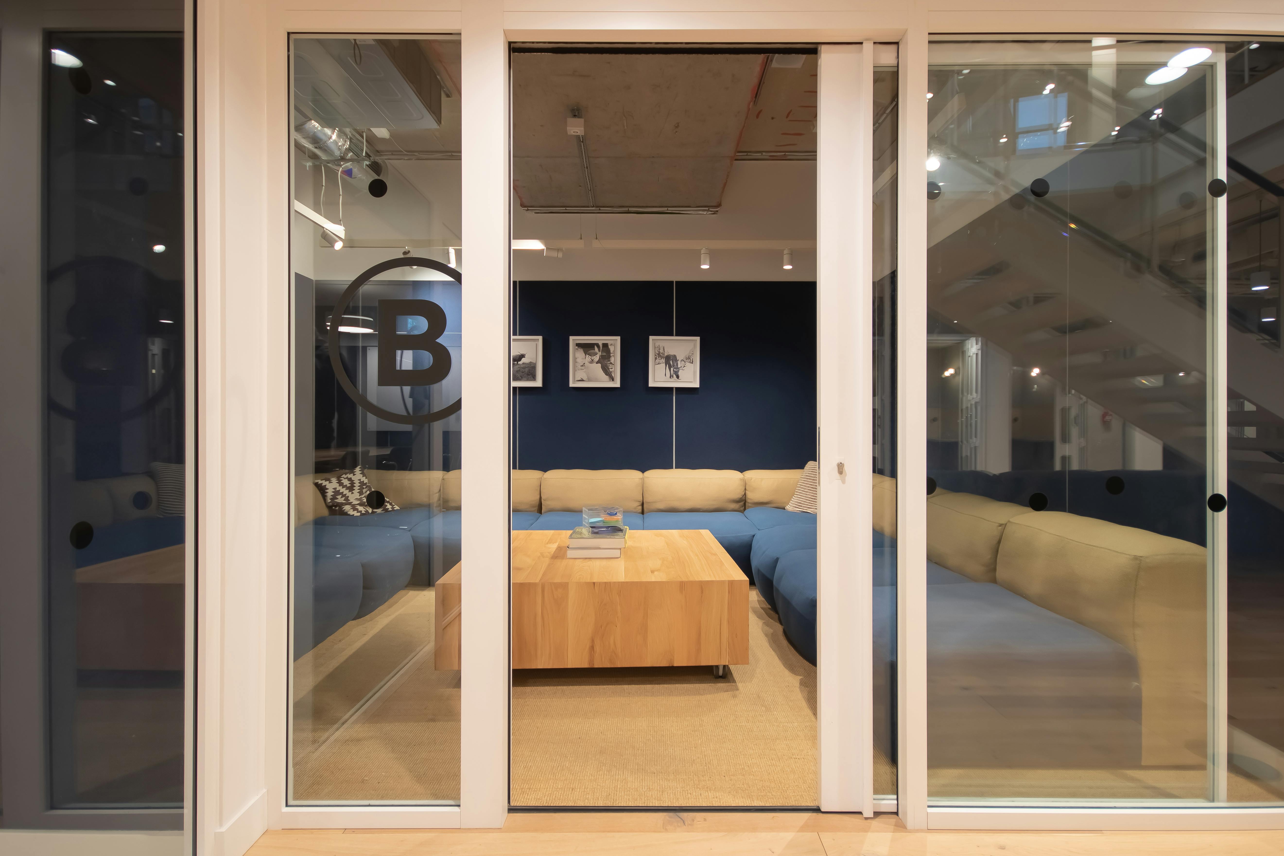 Modern Shoreditch Exchange meeting room with circular seating for collaborative events.