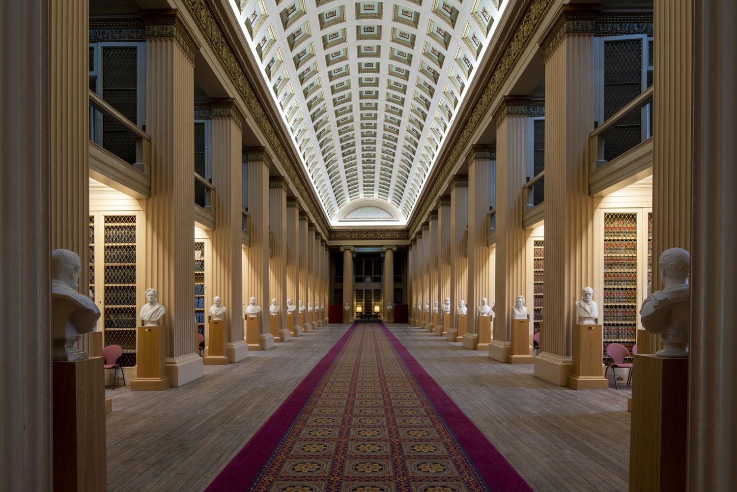 Elegant hall in University of Edinburgh, ideal for formal events and meetings. - Banner