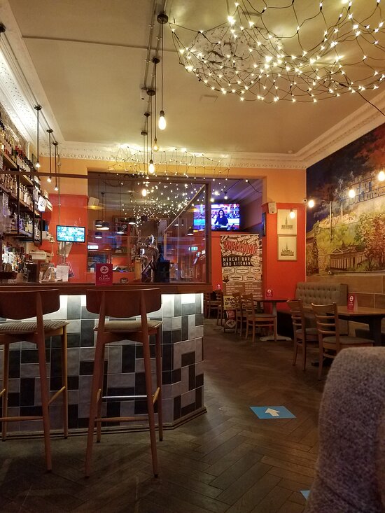 Vibrant Mercat Bar gallery with modern seating, ideal for networking events and casual meetings.