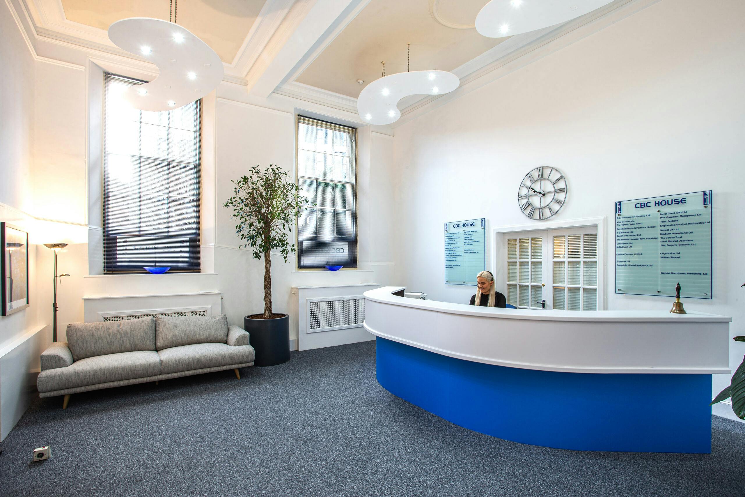 Modern reception area in serviced offices, perfect for meetings and networking events.