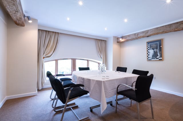 Billesley Manor meeting room with round table, ideal for presentations and gatherings.