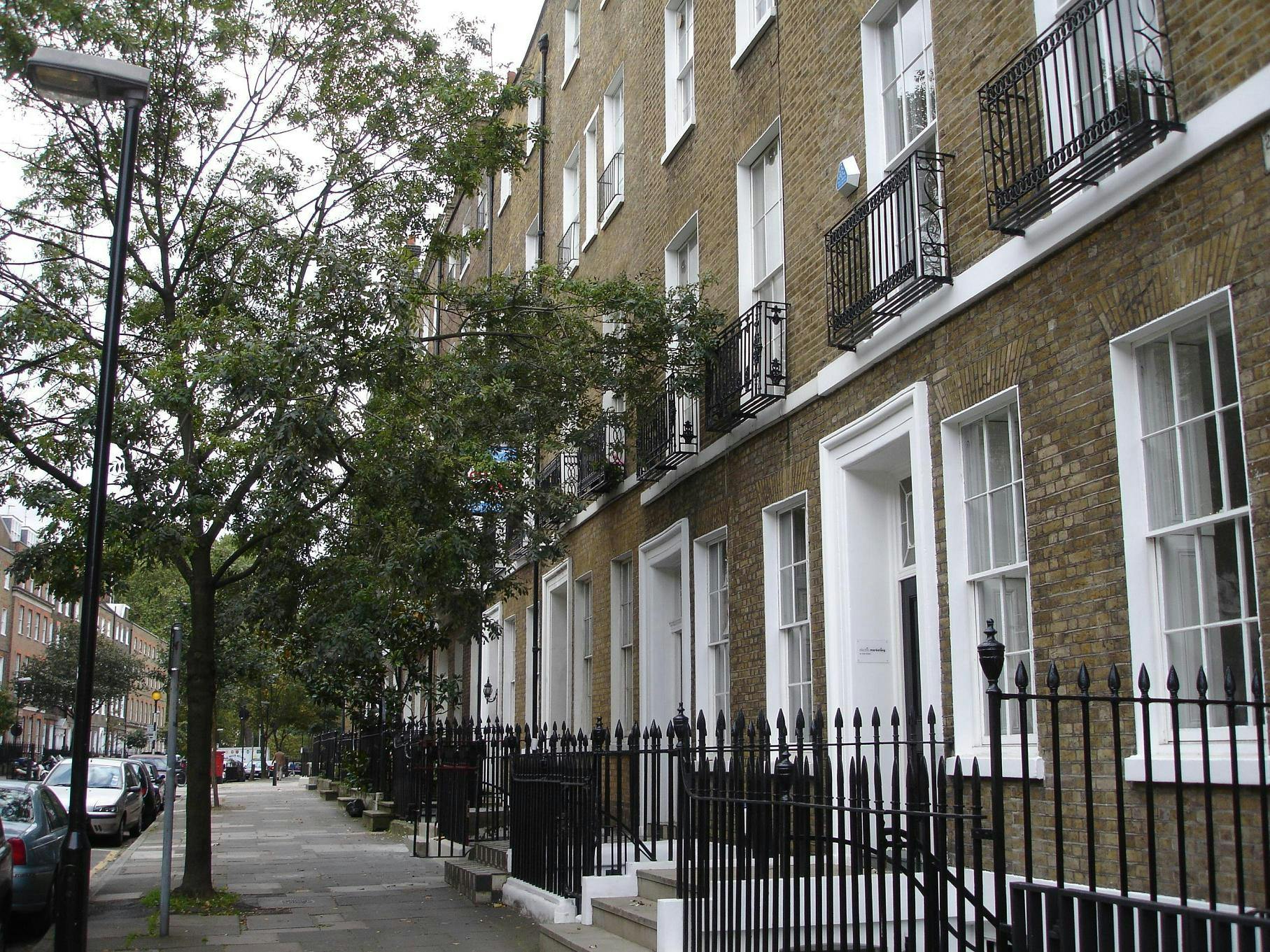 Charming Bloomsbury meeting room with classic brownstone, ideal for workshops and retreats.