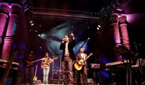 Dynamic live performance at Diamond Arena, vibrant lighting, event planning essentials. - Banner