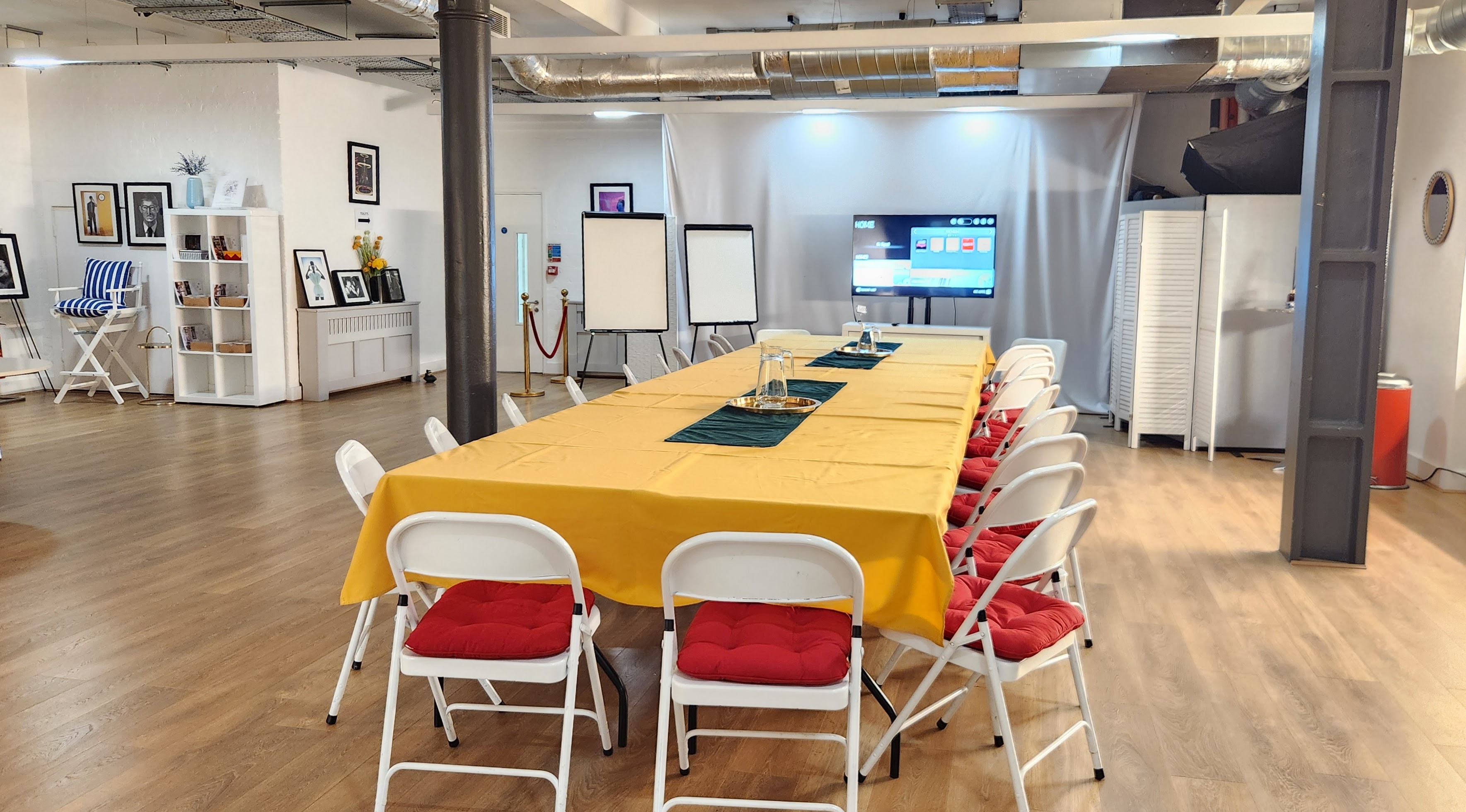 Modern meeting space with yellow tablecloth, ideal for collaborative brainstorming sessions. - Banner