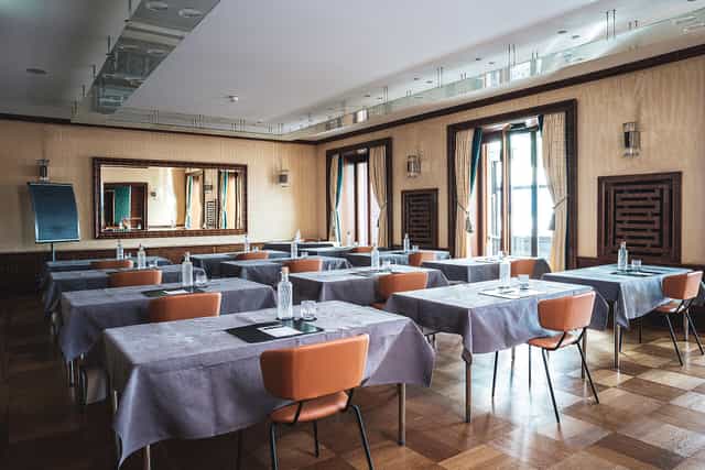 Saal Utoquai meeting room setup for professional workshops and seminars.