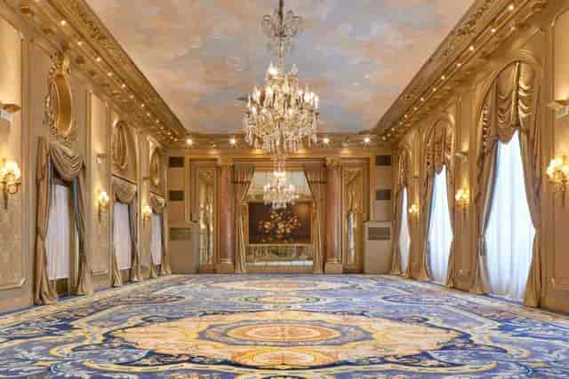 Gran Via Ballroom in El Palace Barcelona, elegant venue with chandelier for upscale events.