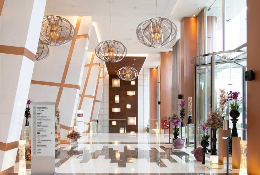 Modern lobby at EPIC SANA Hotel Lisboa, ideal for elegant networking events.