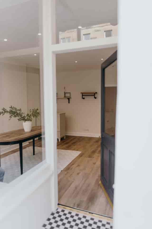 Minimalist meeting space with wooden table, ideal for intimate gatherings and brainstorming.