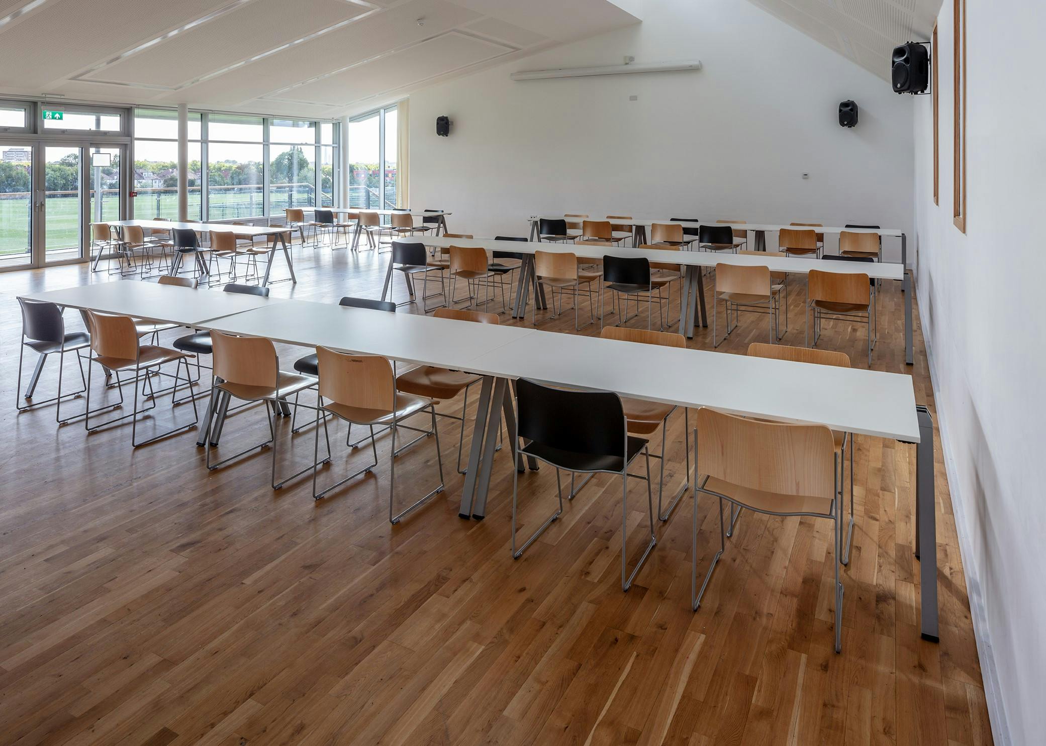 UCS New Pavilion: modern event space with natural light, ideal for workshops and meetings.