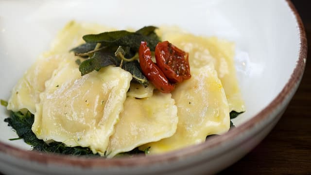 FARE Restaurant + Bar