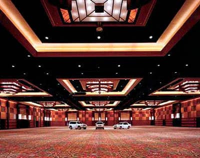 Grand Ballroom at Embassy Suites Houston: elegant venue for corporate events and exhibitions.