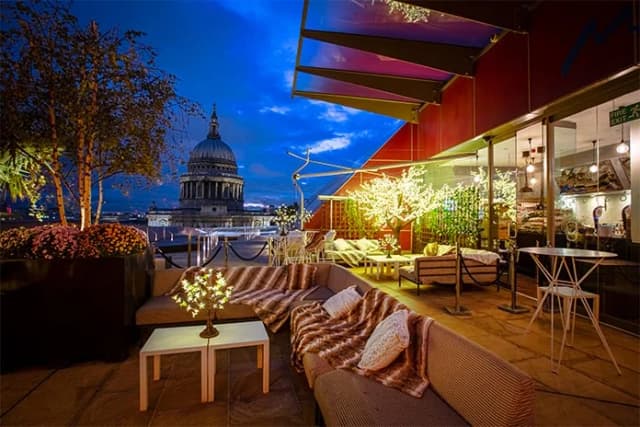 Azzurra Bar