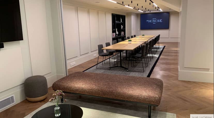 Modern meeting space at La Fabrique, Kimpton St Honoré Paris, ideal for collaboration events.