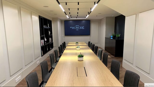 Modern conference room at La Fabrique & Le Lab, ideal for corporate meetings and events.